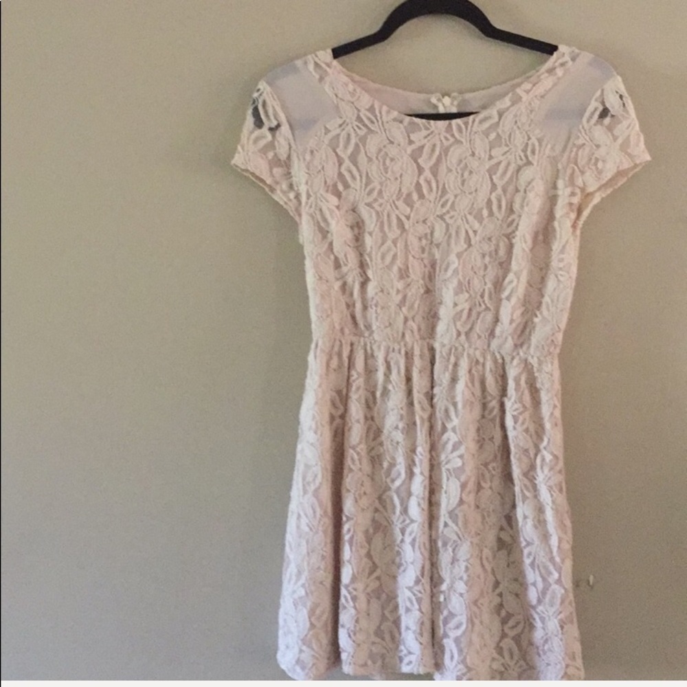 Lace dress. Size S beige